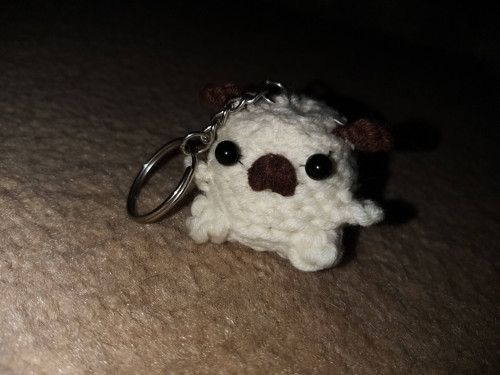 Háčkovaný přívěsek - malý mopsík — foto 2