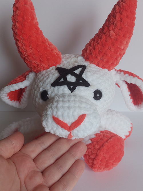 Háčkovaný Baby Baphomet — foto 4