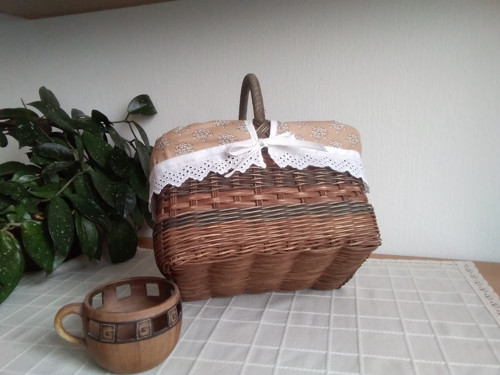 Celovyplétaný hranatý košík s košilkou — foto 2