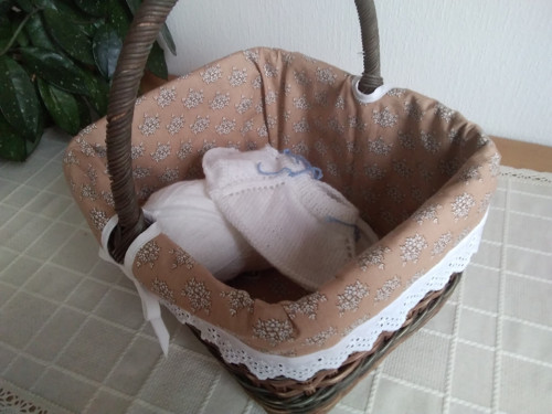 Celovyplétaný hranatý košík s košilkou — foto 3