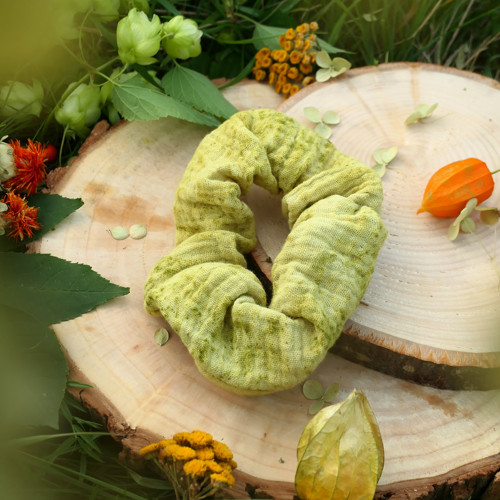 Gumička scrunchie, přírodně barvená — foto 3