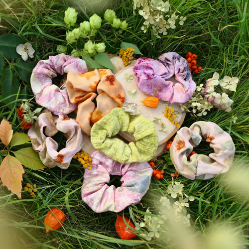 Gumička scrunchie, přírodně barvená — foto 3