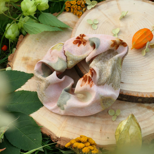 Gumička scrunchie, přírodně barvená — foto 2