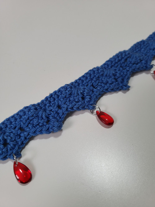 Háčkovaný choker "Larmes Rouges" — foto 5