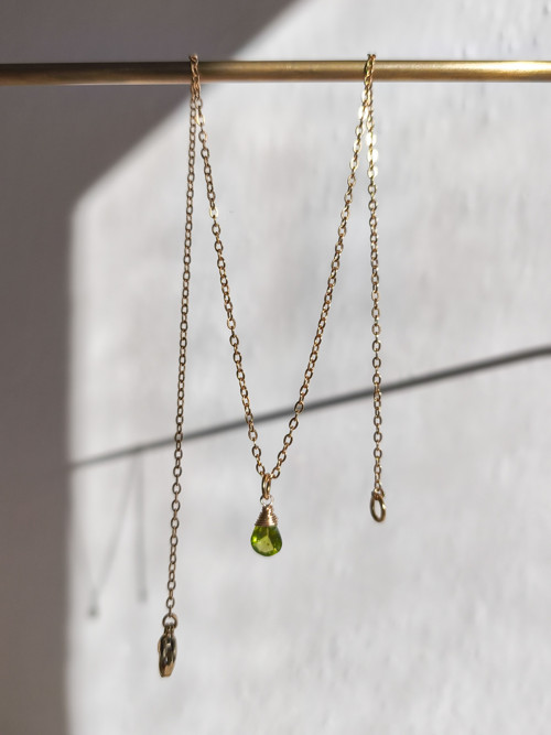 Řetízek s broušeným peridotem, 38 cm — foto 4