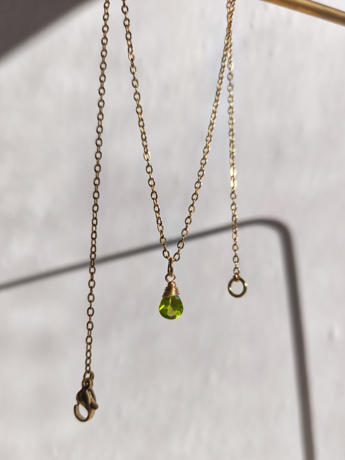 Řetízek s broušeným peridotem, 38 cm — foto 2