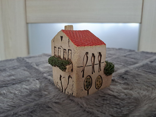 Keramický Domek S Truhlíkem — foto 4