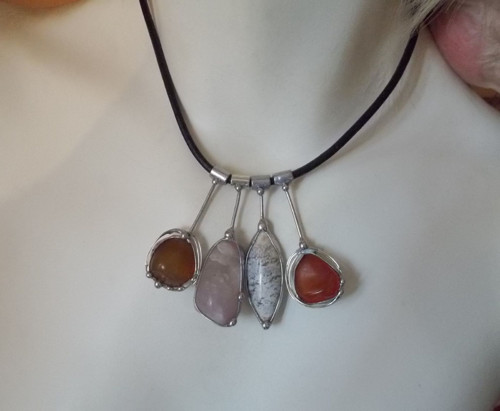 Boho náhrdelník s minerály — foto 4