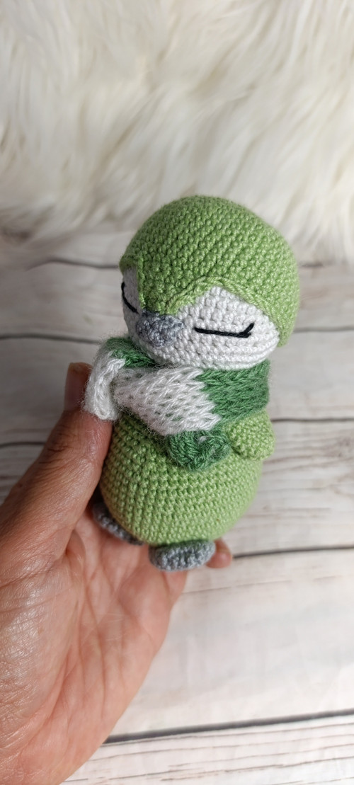 Háčkovaný tučňák miminko zelenkavý 10cm — foto 3