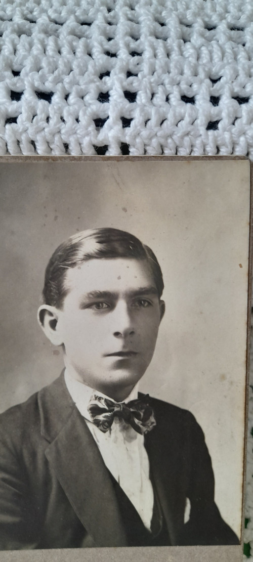 Mladík s motýlkem — foto 4