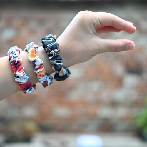 Scrunchie Červené květy - širší — foto 3
