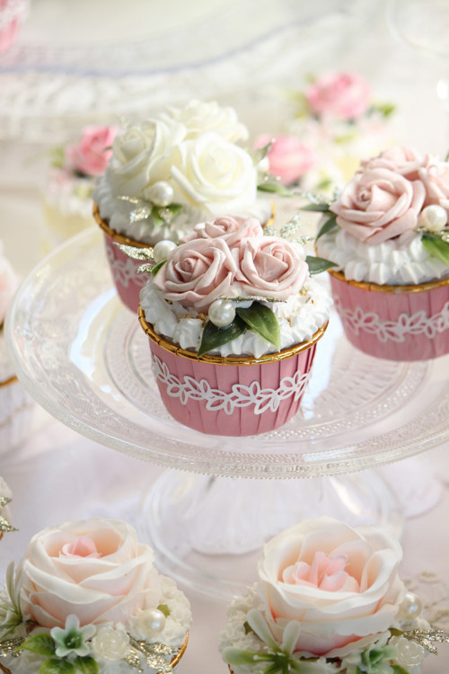 Faux cupcake se šlehačkou a růžičkami — foto 2
