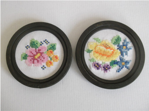 Set : Dva vyšívané kulaté obrázky. 11 cm — foto 3