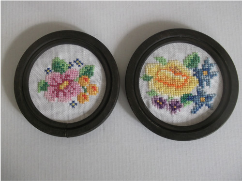 Set : Dva vyšívané kulaté obrázky. 11 cm — foto 2
