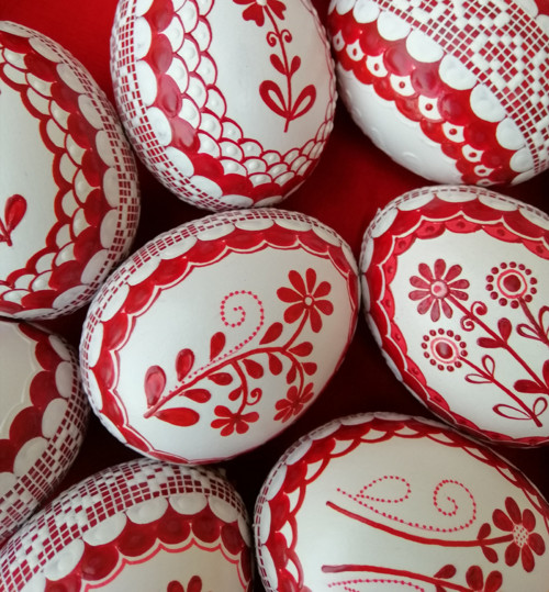 Bílé kraslice s červenou — foto 3