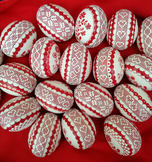 Bílé kraslice s červenou — foto 5