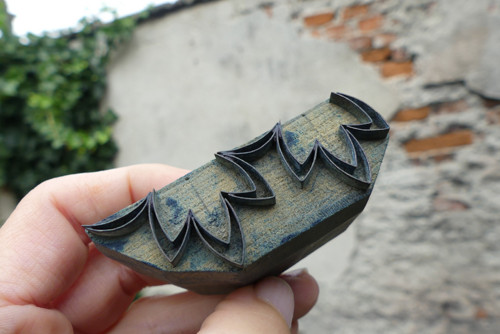 Staré dřevěné razítko na textil, modrotisk — foto 2