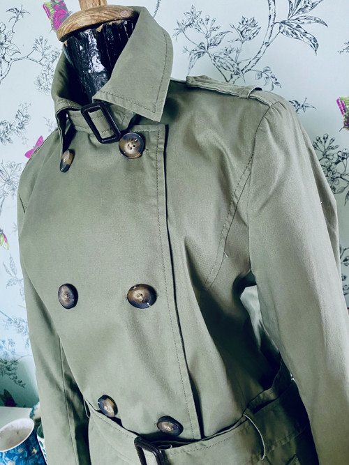 Trenčkot khaki klasika — foto 3