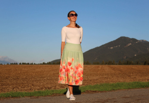 Zelená sukňa s vlčími makmi — foto 2