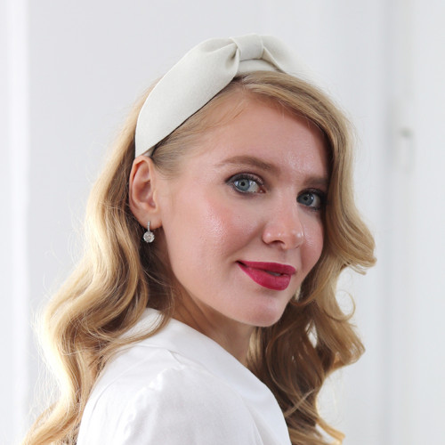 Čelenka Beatrice - vlna, bílá — foto 2