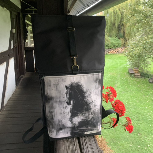 Kůň + přední kapsa na zip — foto 2