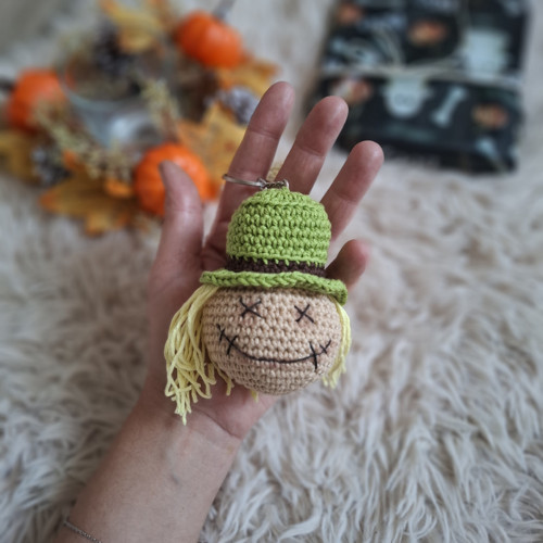 Háčkovaný klíčenka strašáka Ludvy — foto 3