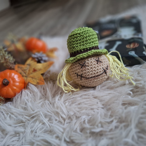 Háčkovaný klíčenka strašáka Ludvy — foto 2