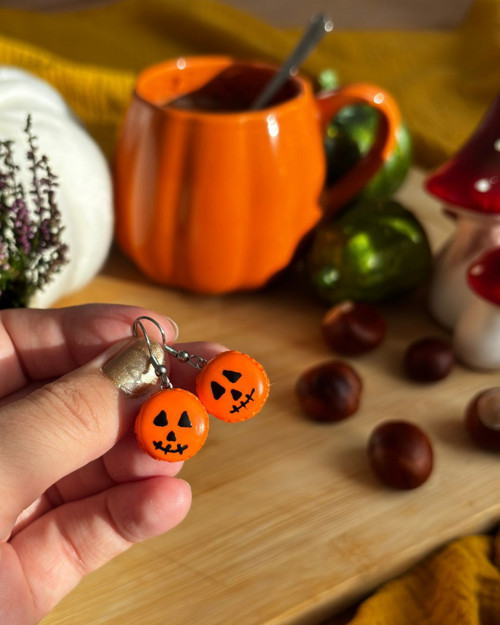 Halloweenské makronky (visací náušnice) — foto 2