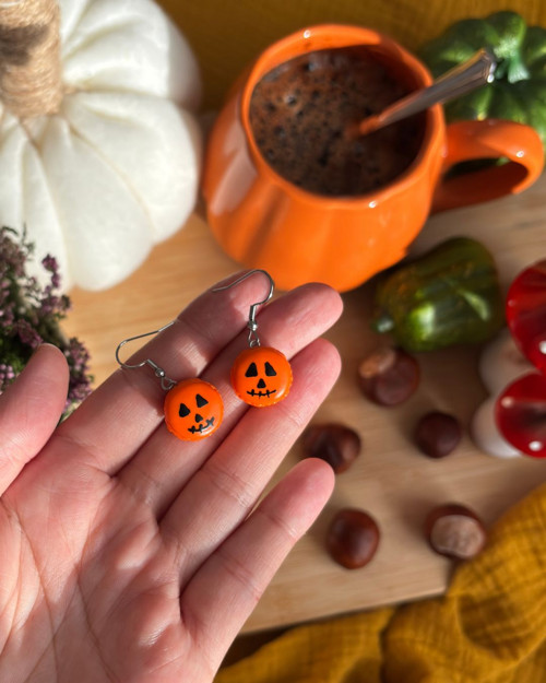 Halloweenské makronky (visací náušnice) — foto 4