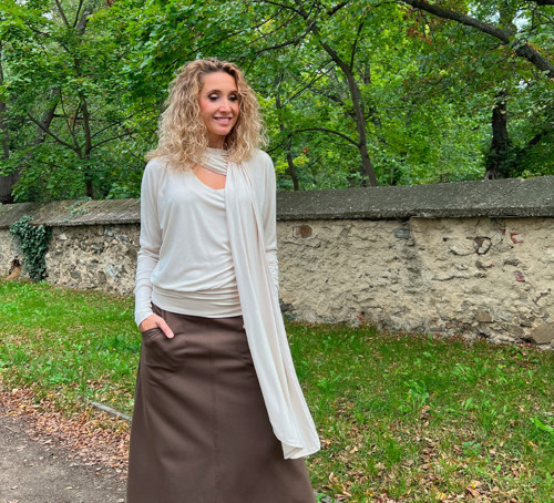Netopýří tunika s ozdobnou šálkou — foto 3