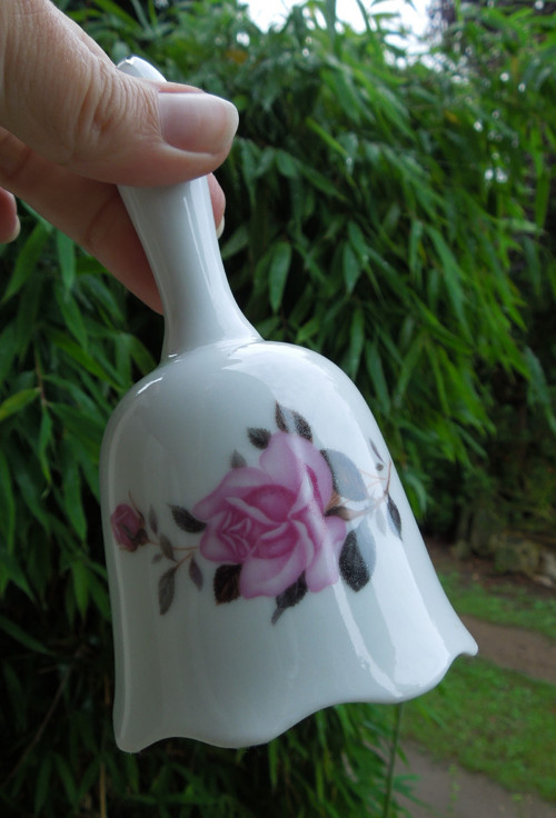 Retro porcelánový zvonek — foto 2