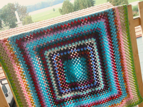 Háčkovaná deka 94 x 94 cm — foto 4