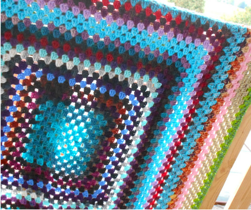 Háčkovaná deka 94 x 94 cm — foto 3