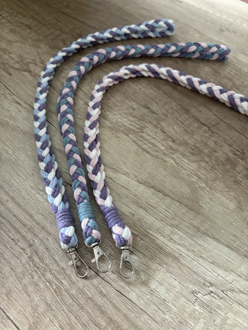 Macramé popruh na telefon či klíče — foto 2