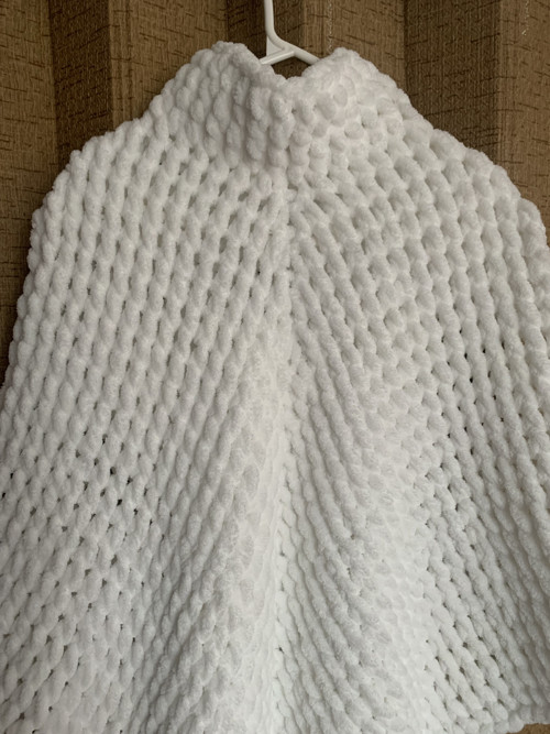 Pončo Puffy vel. 48 sněhobílé — foto 2
