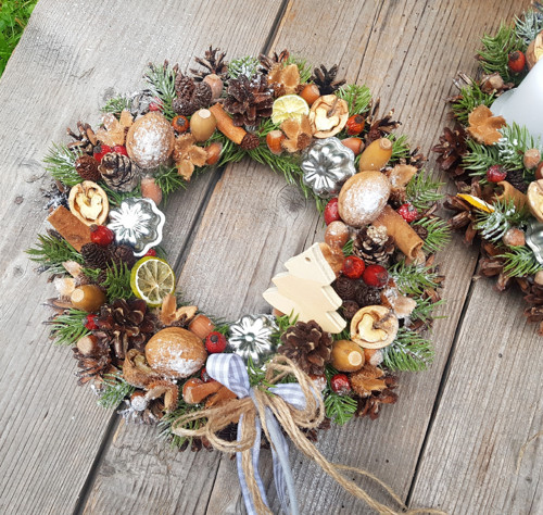Adventní závěsný věneček — foto 2