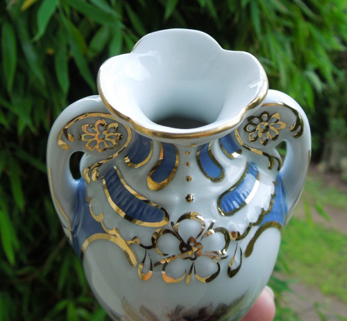 Značená porcelánová vázička — foto 3
