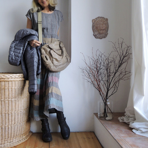 RUTH - Ista Graphite s pruhy - šaty len — foto 4