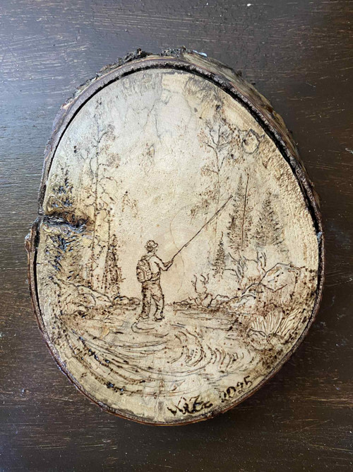 Rybář v tichu lesa – pyrografie — foto 2