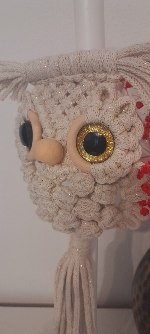 Macrame Sovička - bílá se zlatou nitkou — foto 3