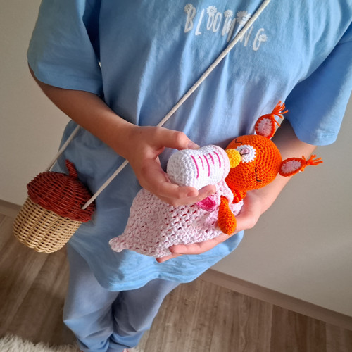 Věrka s výbavičkou a taškou — foto 2