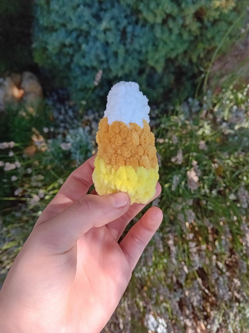 Háčkovaný Candy corn — foto 2