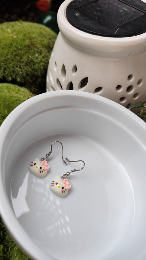 Náušnice Hello Kitty - chirurgická ocel - háčky — foto 2