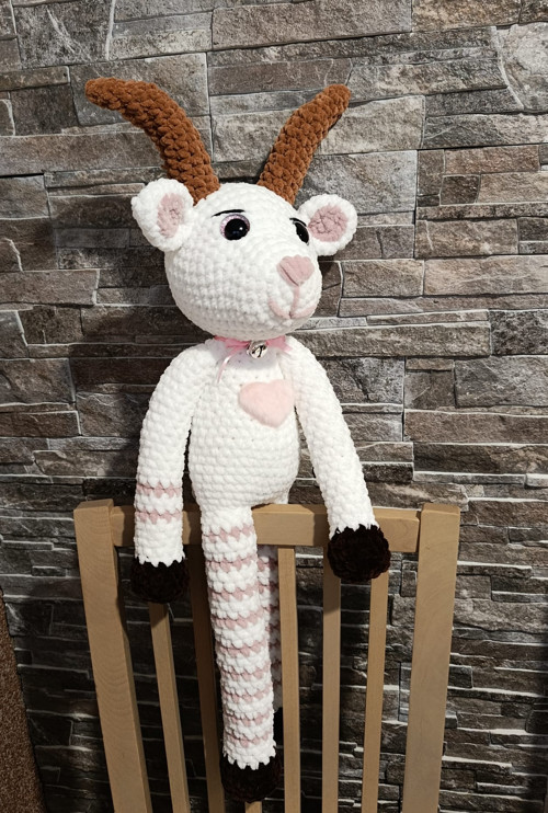Háčkovaná koza 70 cm — foto 2