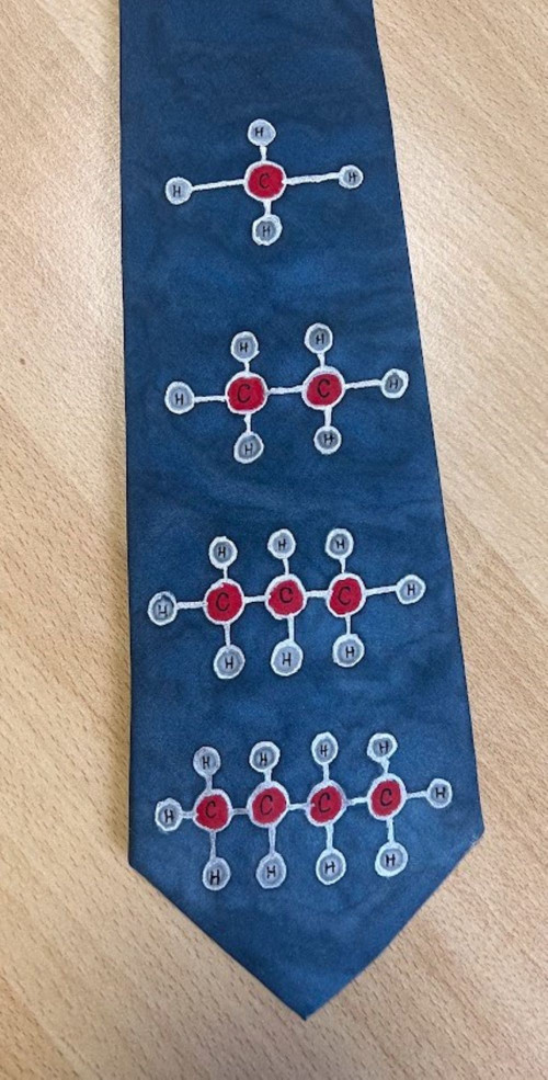 Hedvábná kravata pro chemika — foto 2