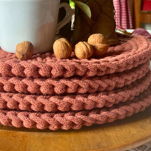 Háčkované prostírání v barvě Wild rose — foto 3