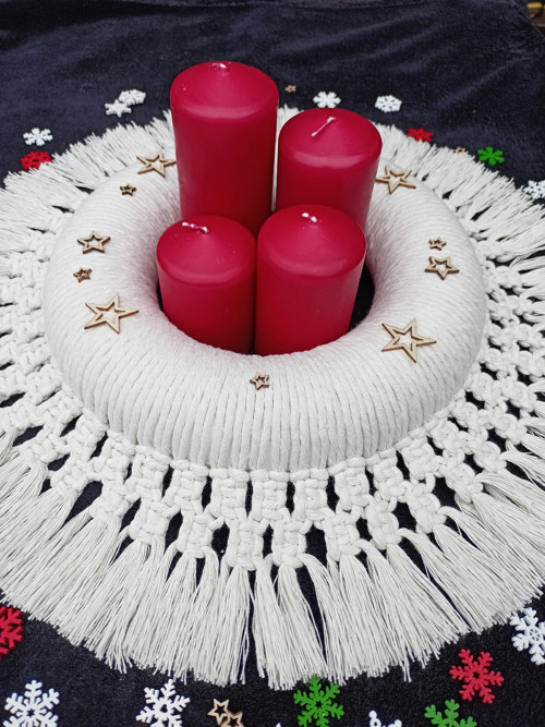 Elegantní adventní věnec, macramé — foto 2