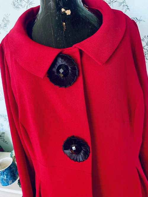 Kabát vintage red extravagantní — foto 2