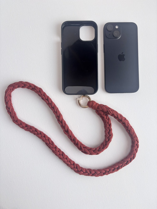 Háčkovaný slim popruh na telefon - rezavá — foto 2
