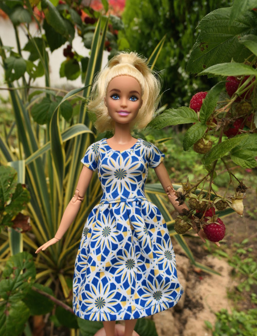 Úpletové šaty pro Barbie — foto 2